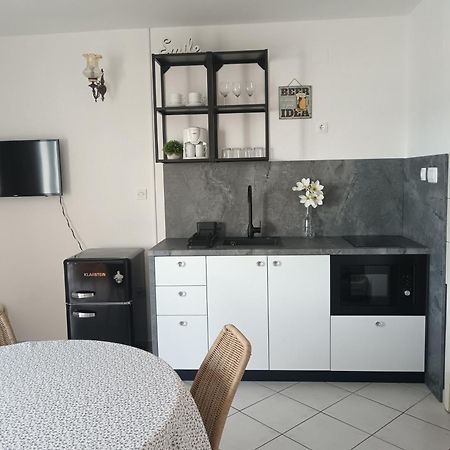 Apartmani More โกมาร์นา ภายนอก รูปภาพ