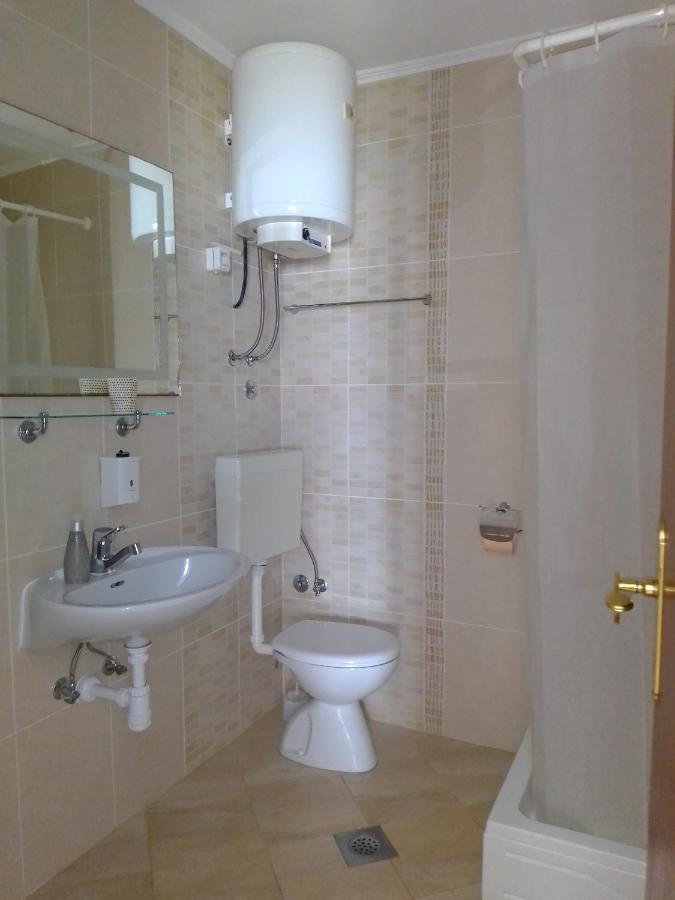 Apartmani More โกมาร์นา ภายนอก รูปภาพ
