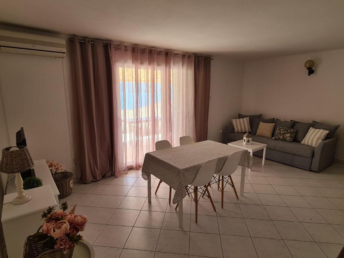 Apartmani More โกมาร์นา ภายนอก รูปภาพ