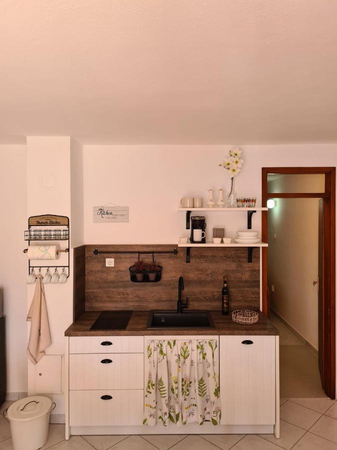 Apartmani More โกมาร์นา ภายนอก รูปภาพ