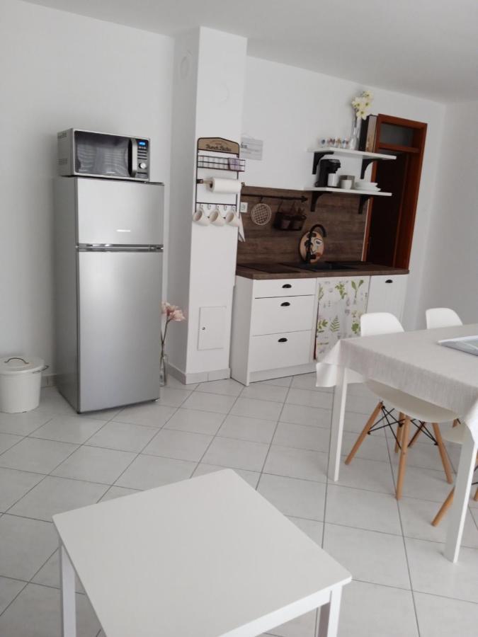 Apartmani More โกมาร์นา ภายนอก รูปภาพ