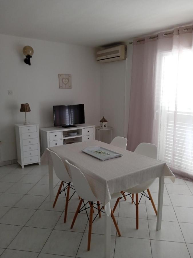 Apartmani More โกมาร์นา ภายนอก รูปภาพ