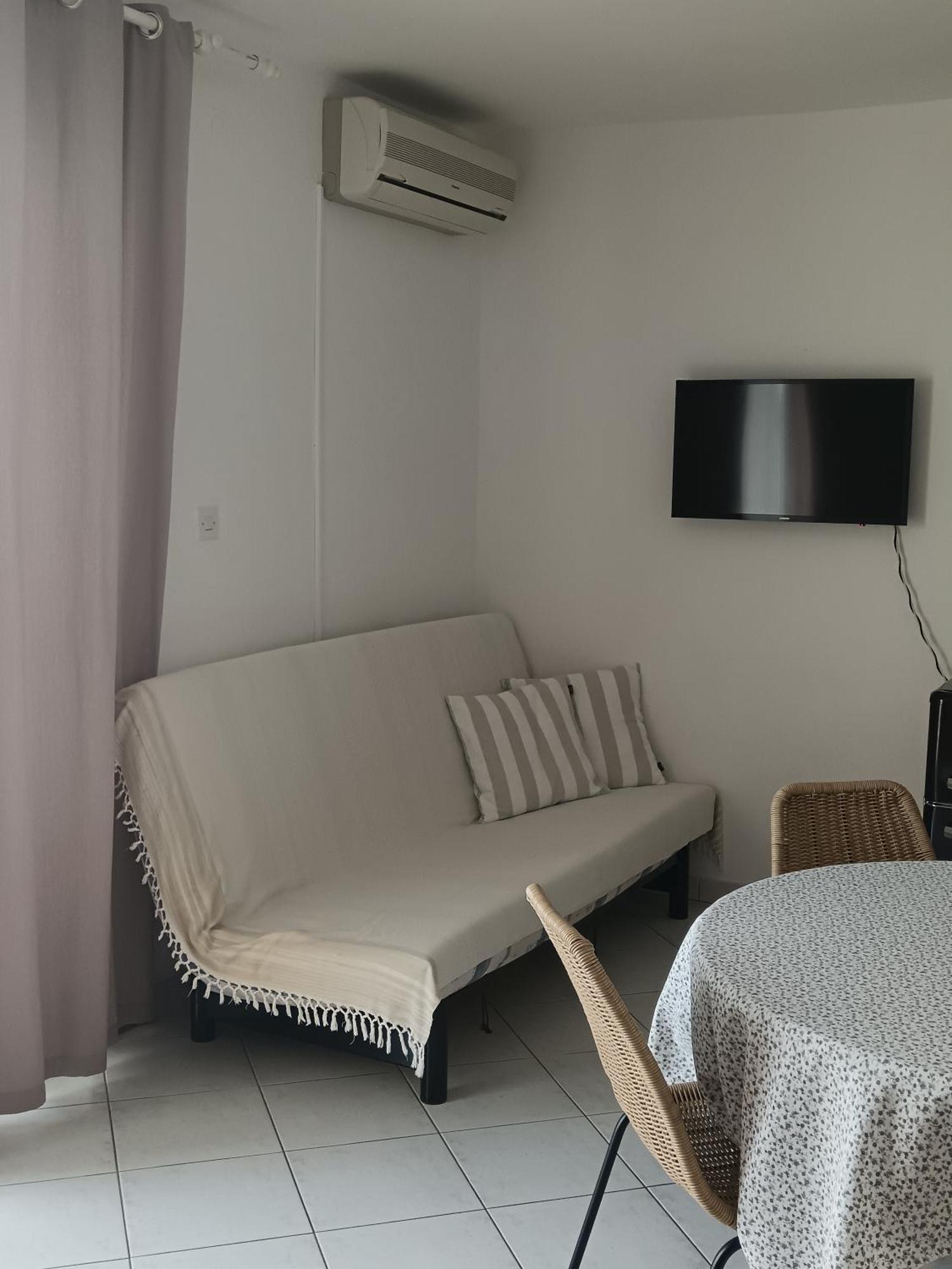 Apartmani More โกมาร์นา ภายนอก รูปภาพ
