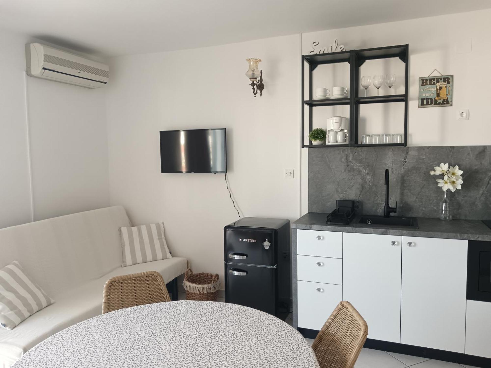 Apartmani More โกมาร์นา ภายนอก รูปภาพ